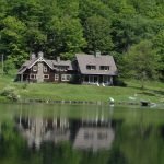 Reflection of Joraku-An & the lake